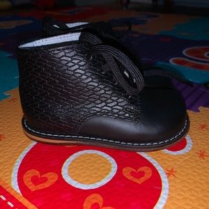 Walking shoes size 4.5 baby